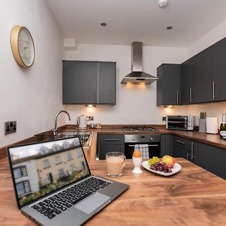 The Croston Balcony Apartment- Morecambe Central Promenade, Beach Front And Sea Views 外观 照片
