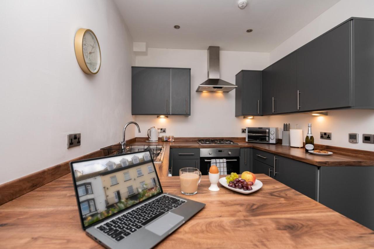 The Croston Balcony Apartment- Morecambe Central Promenade, Beach Front And Sea Views 外观 照片